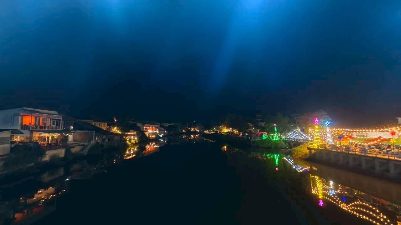 ชุมชนริมน้ำจันทบูร