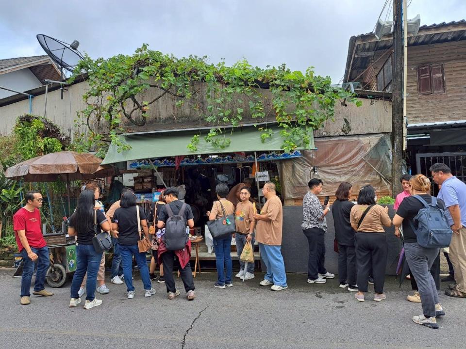 ตลาด 100 ปี ชุมชนหลังวัดโรมัน